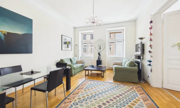 Topsanierte Altbauwohnung in Ruhelage