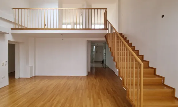 Dachgeschoßwohnung, 3 Schlafzimmer, Nähe Votiv Kirche