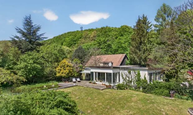 Bungalow & traditional farm barn on 5,600 sq m