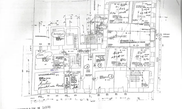Thumbnail: Helle Altbauflächen mit Blick auf Schloss Belvedere