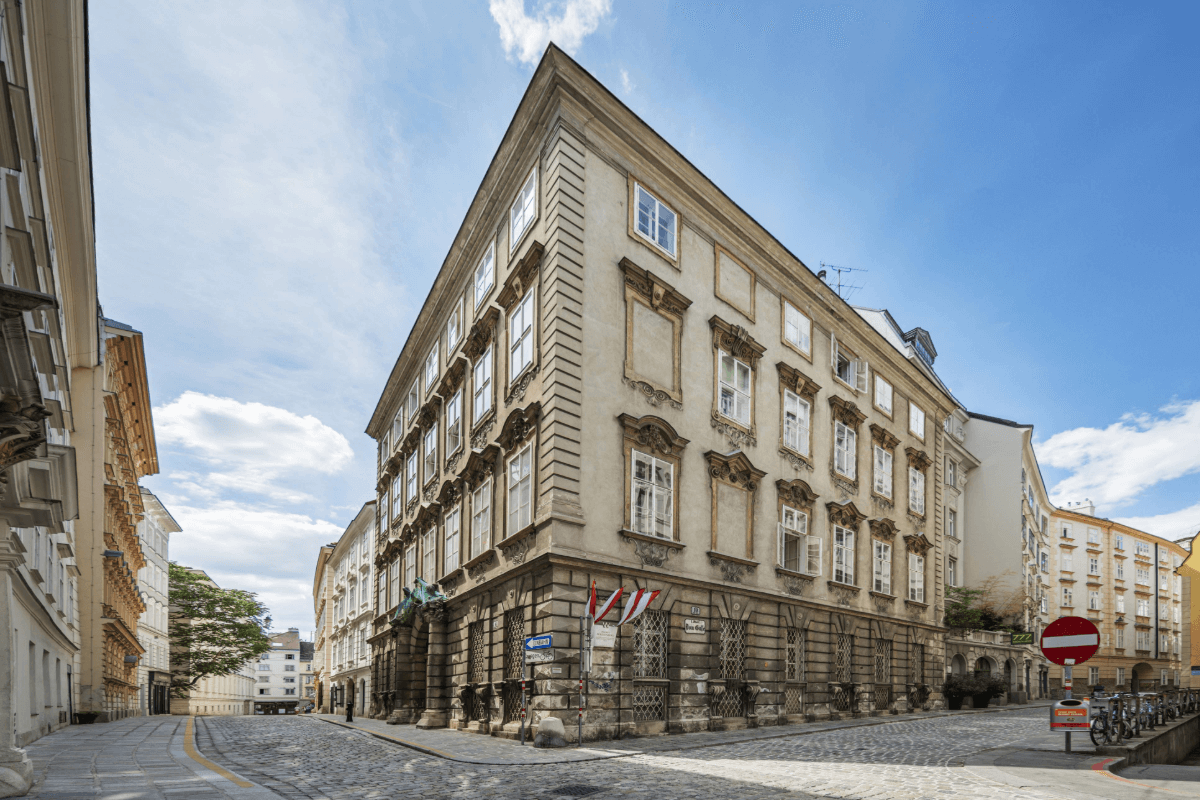 Das Bild zeigt eine Eckansicht der Grünangergasse
